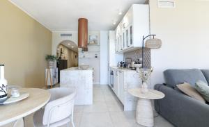 Prime location frontline beach Dona Sofia