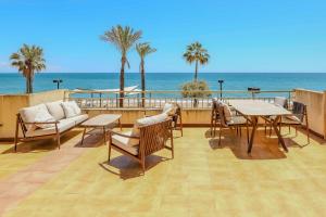 Prime location frontline beach Dona Sofia