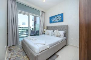 Lake View Living Stylish 1BR in REVA Residence