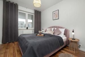 Velvet Apartment with Balcony in Rzeszów by Noclegi Renters