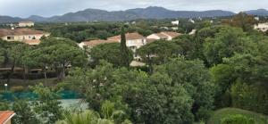 LE BELLEVUE - APPARTEMENT - FREJUS -T2-Piscine