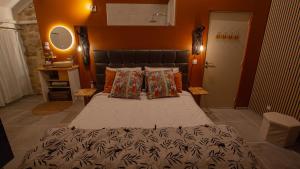 B&B / Chambres d'hotes Moulin Lombard B&B : Chambre Double avec Terrasse