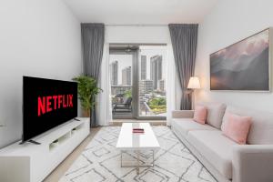 Gala Guests - Deluxe Sparkle Residences Dubai Marina