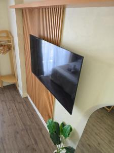 Cozy Cebu Studio Near IT Park with Fast-WiFi, Balcony and Gym access