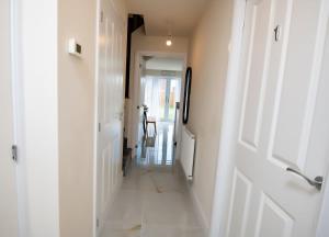 Luxury 5BDR with City Access, Free Parking and Wi-Fi