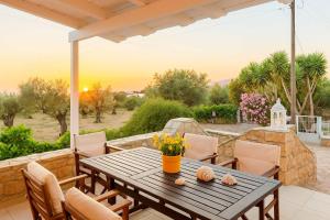 Manis Aura Seaside - Paradise Villa With Garden