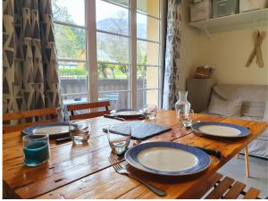 Appartements La Pause Bourboulienne Appartement RDC avec balcon : photos des chambres