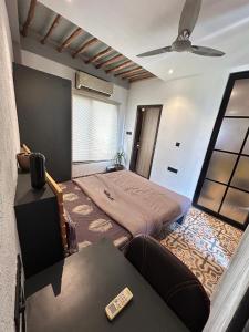Hostique Chic Studio Apartment in Saket Indore