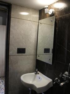 Hostique Chic Studio Apartment in Saket Indore