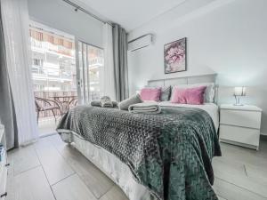 Reformed studio apartment in central Nerja 3K