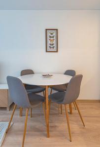 Luminious apartment with balcony by Polo Apartments