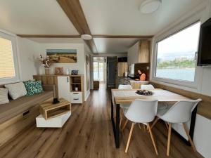 SeaEsta Floating House