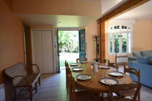 Hossegor Charmante villa avec piscine, jardin et dépendance pour 15 personnes.