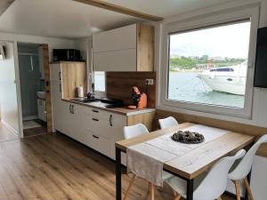 SeaEsta Floating House