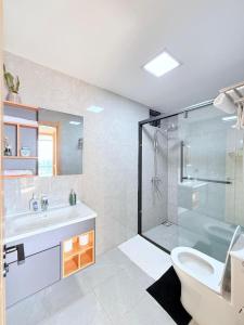 Mariahs lovely homes