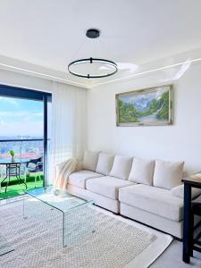 Mariahs lovely homes