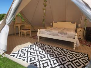 Alpaca view emperor bell tent