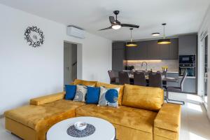 Luxury apartment near the beach