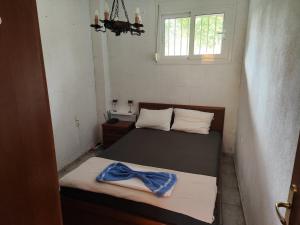 Your IDEAL Greek family place