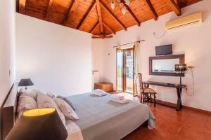 Manis Aura Seaside-Spacious Summer Retreat