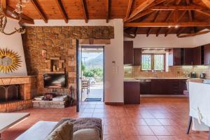 Manis Aura Seaside-Spacious Summer Retreat