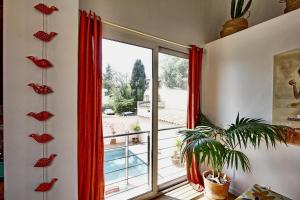 Appartements Large quiet house with pool : Appartement 3 Chambres