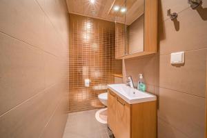 Ulkuvilla by Aavalevi