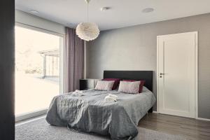 Platinum Swing - Spacious 4BR Villa with Panorama Views next to Kultaranta Resort