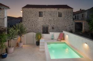 Stone house Casa Lumina