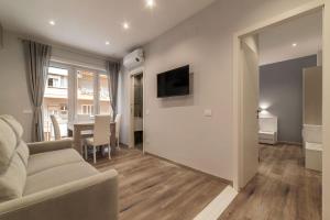 GuestHost - Metro Cipro Lovely Apartment X6