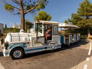 2 pièces RDJ climatisé avec accès piscine, tennis, golf et plus, proche Méditerranée et Massif de lEstérel - FR-1-504-685