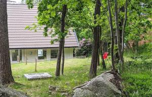 Gorgeous Home In Hovås With Wifi