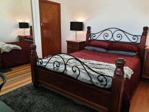 Sleeps 10 Fully renovated Firepit and pool table