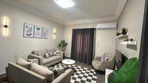Cozy apartment 2BR ultra modern furnished with apanoramic view in 12th floor withfacilities to make your stay perfect شقة فندقية الترا مودرن بالطابق ال 12 بمنطقة سراى القبة بإطلالة رائعة على ?