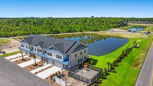 Luxury waterfron retreat-Near golf Beach Barefoot