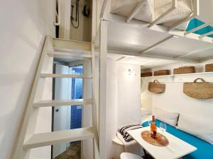 Tra i Vicoli di Sperlonga, Storia, Mare e Relax