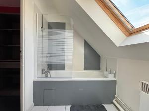 Maisons de vacances Jolie Colombe, maison 3 ch 2 sdb beau jardin terrasse amenagee a 15 mn a pied de la mer et centre Port en Bessin proche Omaha Beach et Bayeux : photos des chambres