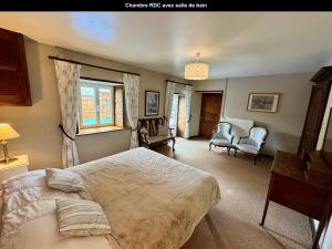 Maisons de vacances La Longere 1750 Hambye piscine grand jardin : photos des chambres