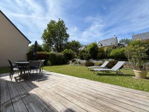 Jolie Colombe, maison 3 ch 2 sdb beau jardin terrasse aménagée à 15 mn à pied de la mer du centre Port en Bessin proche golf et dOmaha Beach et Bayeux