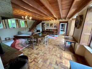 Maisons de vacances La Longere 1750 Hambye piscine grand jardin : photos des chambres