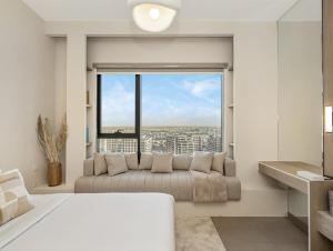 Contemporary Parkfront 2BR Dubai Hills Living
