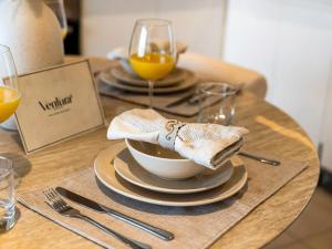 Contemporary Parkfront 2BR Dubai Hills Living