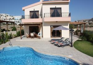 Seaside 2-Bedroom Villa with Private Pool, Garden WiFi Your Perfect Escape