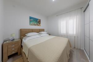 Dubrovnik 3BR Apartment with Balcony - Partial Sea View - Free parking