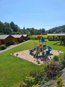 DOMKI POD ZIELONYM WZGÓRZEM - 3hvězdičkové hotely ve městě Lázně Chudoba