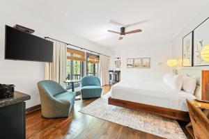 King Room with Garden View room in Iris Inn and Cabins