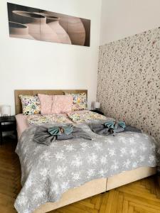 Margaret & Violet - Stylish Central Apartments next to Grand Boulevard