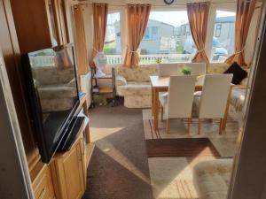 ML60 2 BED DISABLED CARAVN GOLDEN PALM CHAPEL St LEONARDS