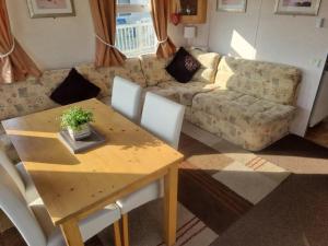 ML60 2 BED DISABLED CARAVN GOLDEN PALM CHAPEL St LEONARDS