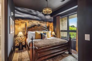 Let Er Buck on Music Row, Mins to Broadway with Pool, Gym, Balcony